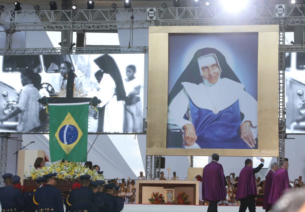 Homenagem a Santa Dulce dos Pobres lota Fonte Nova e fortalece o turismo religioso