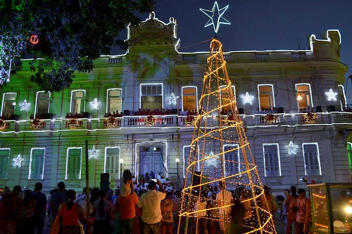 Consórcio apresenta projetos de iluminação natalina do centro de Feira para Colbert