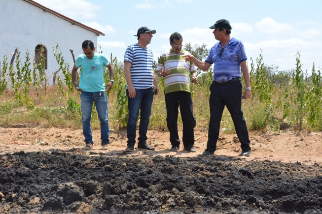 Prefeitura de Feira investiga despejo de resíduo tóxico em distrito