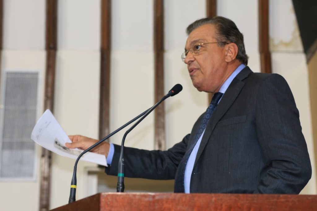 “Essa política de subsídios do governo do PT vai quebrar a Bahia”, critica Targino Machado