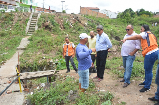 Prefeito visita áreas de risco atingidas pelas chuvas