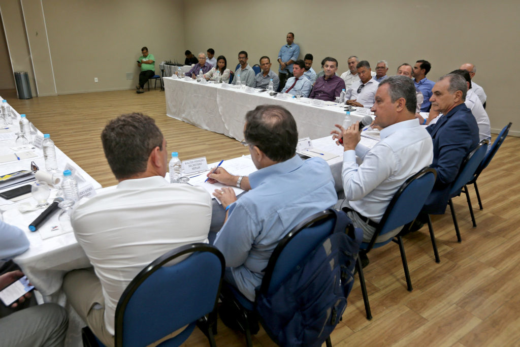 Governador discute com prefeitos o fortalecimento da Região Metropolitana de Feira