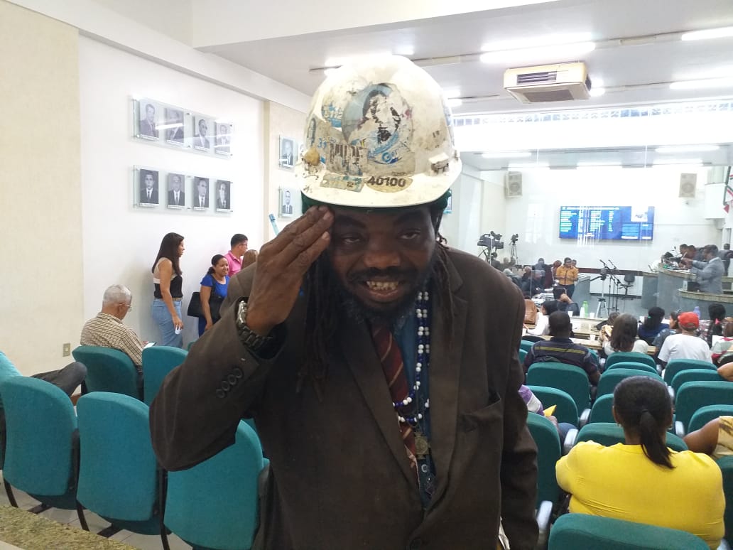 Conheça a história do cidadão que acompanha todas as sessões da Câmara de  Feira - Blog do Velame