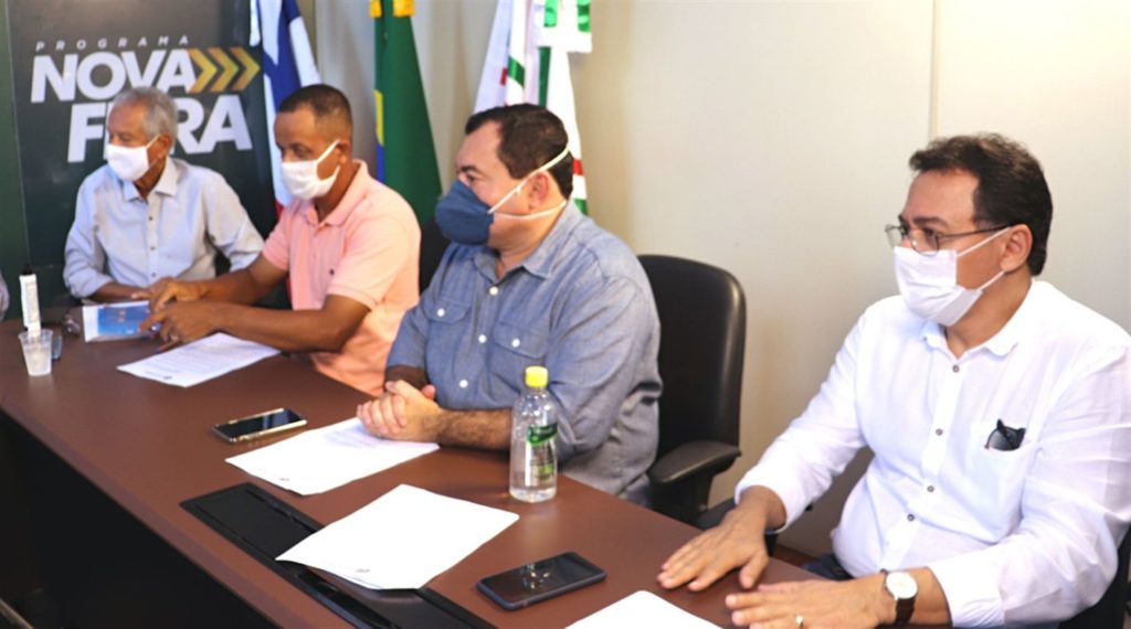 Representantes empresariais assinam termo de responsabilidade para o funcionamento do comércio