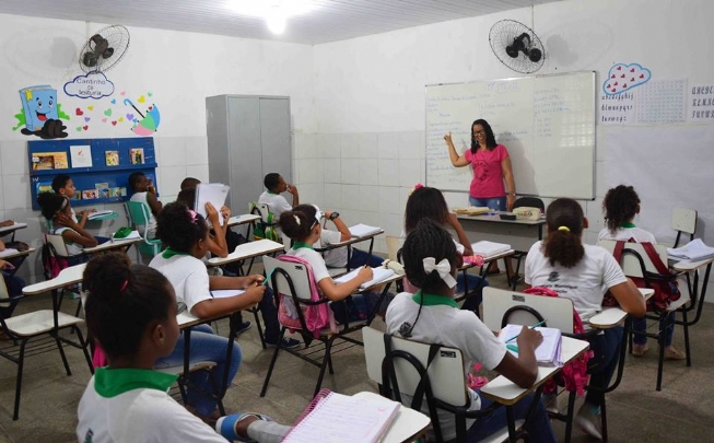 Justiça suspende corte nos salários dos professores de Feira de Santana