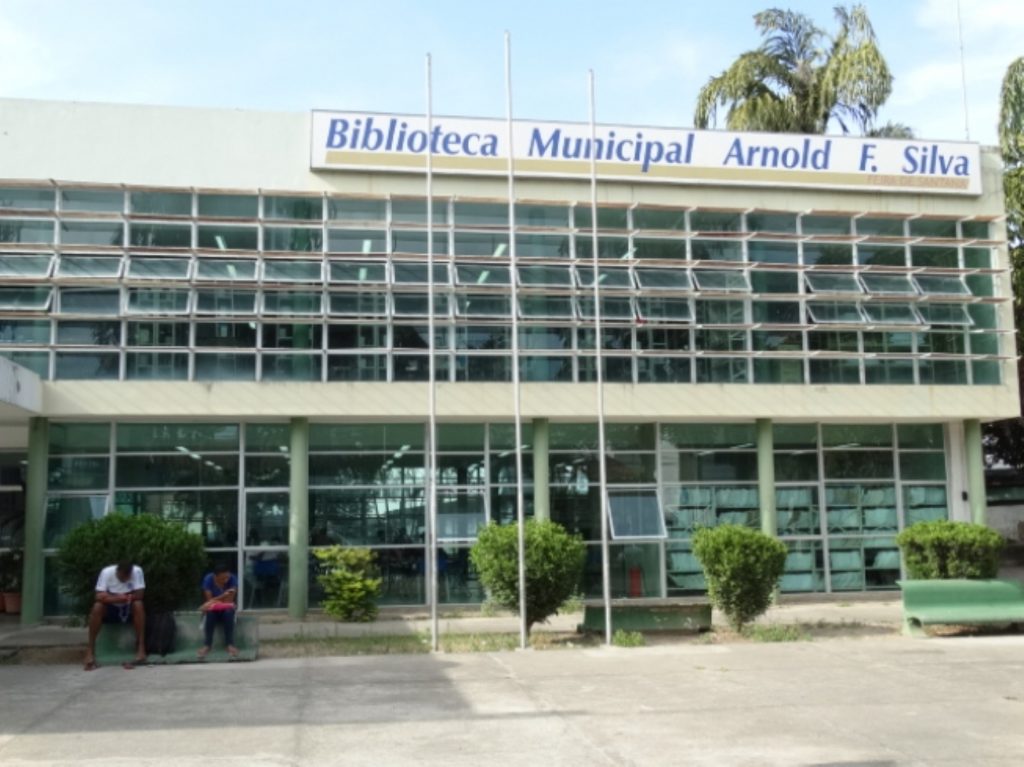 Fechada desde 2019, reforma da biblioteca municipal ainda não tem data para acontecer