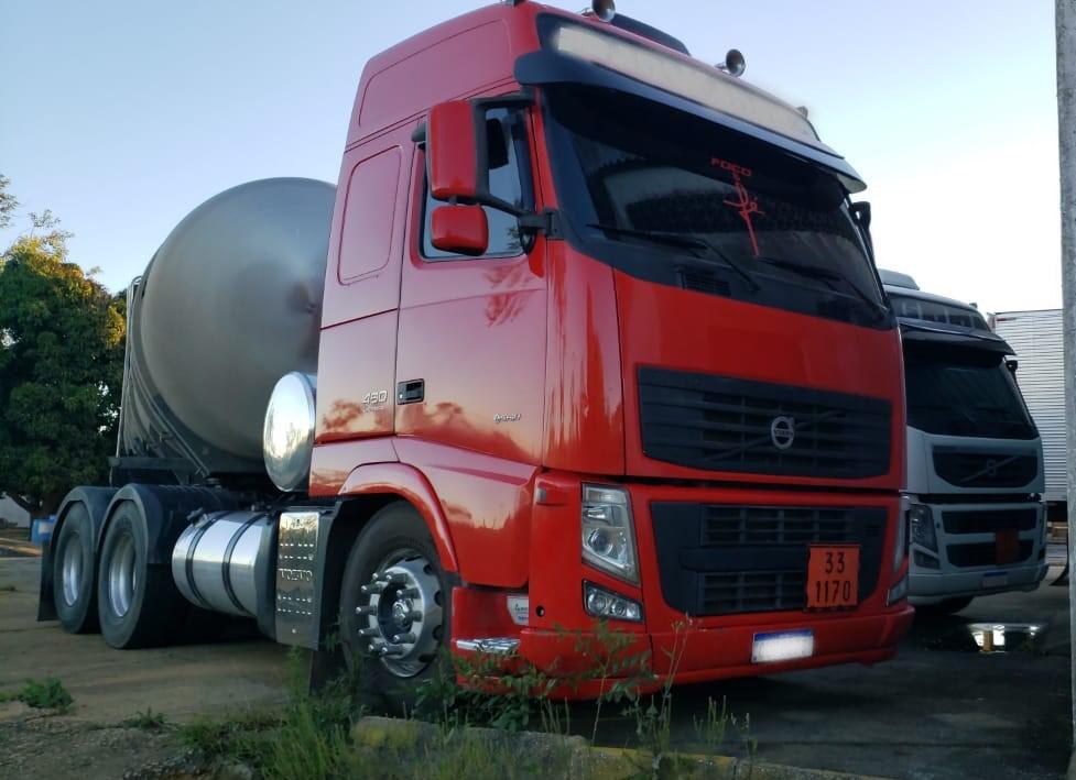 Carreta com combustível irregular é apreendida na Bahia