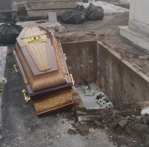 Hospital Cleriston Andrade troca corpos e mulher é enterrada no lugar de outra