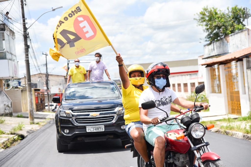 Beto Tourinho abre campanha com carreata pelo centro de Feira