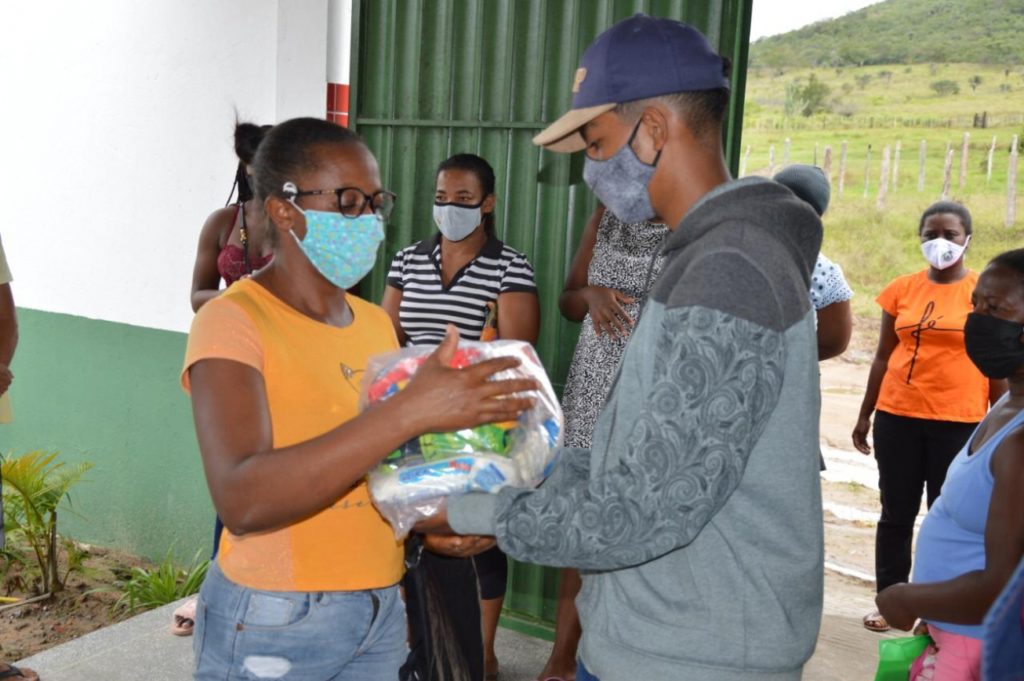 Prefeitura entregou 10 mil kits de alimentos às escolas municipais