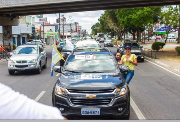 Dayane Pimentel usa veículo pago pela Câmara em carreatas de campanha