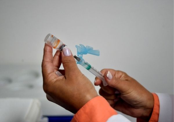 Bahia autoriza municípios a vacinarem idosos acima de 90 anos a partir de segunda-feira