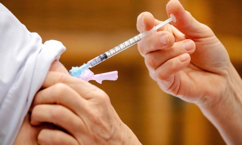 Rui anuncia prioridade de trabalhadores da Educação a partir dos 55 anos  para vacinação contra Covid-19