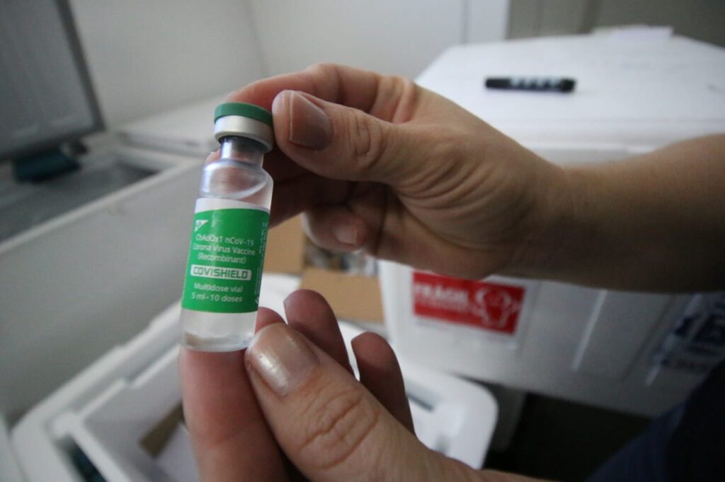 Idosos com 74 anos ou mais podem agendar vacinação em Feira