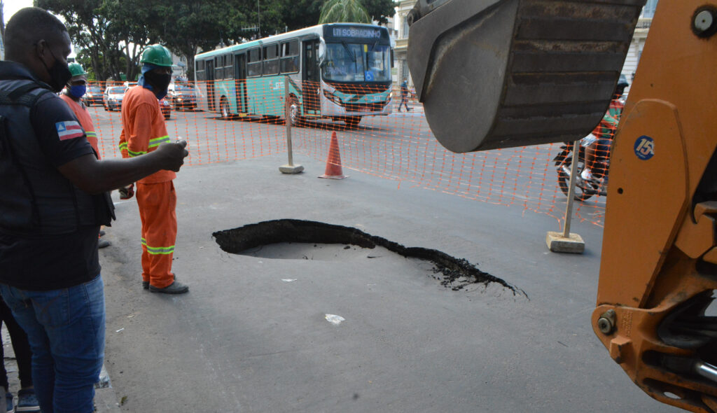 Prefeitura diz que vazamento da Embasa causou transtornos no Centro da cidade