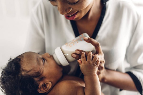 Prefeitura de Feira atrasa fornecimento de leite para crianças com alergia alimentar