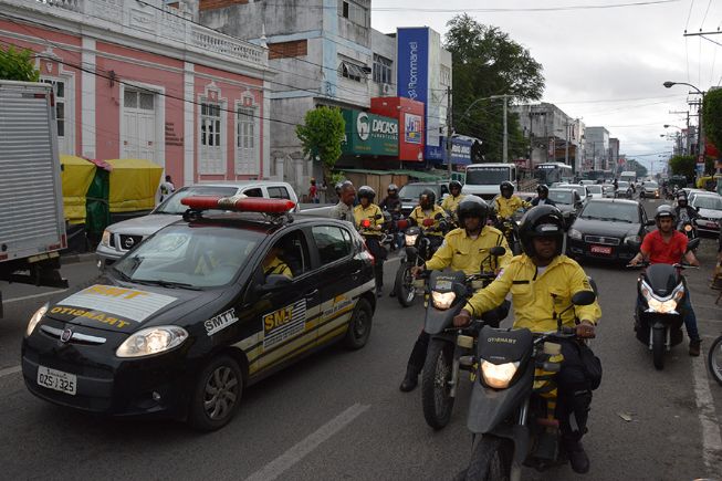 Pesquisa avalia atuação dos agentes de trânsito em Feira de Santana