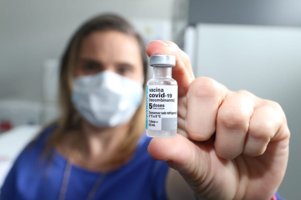 Nova remessa com mais de 600 mil vacinas contra covid-19 chega à Bahia