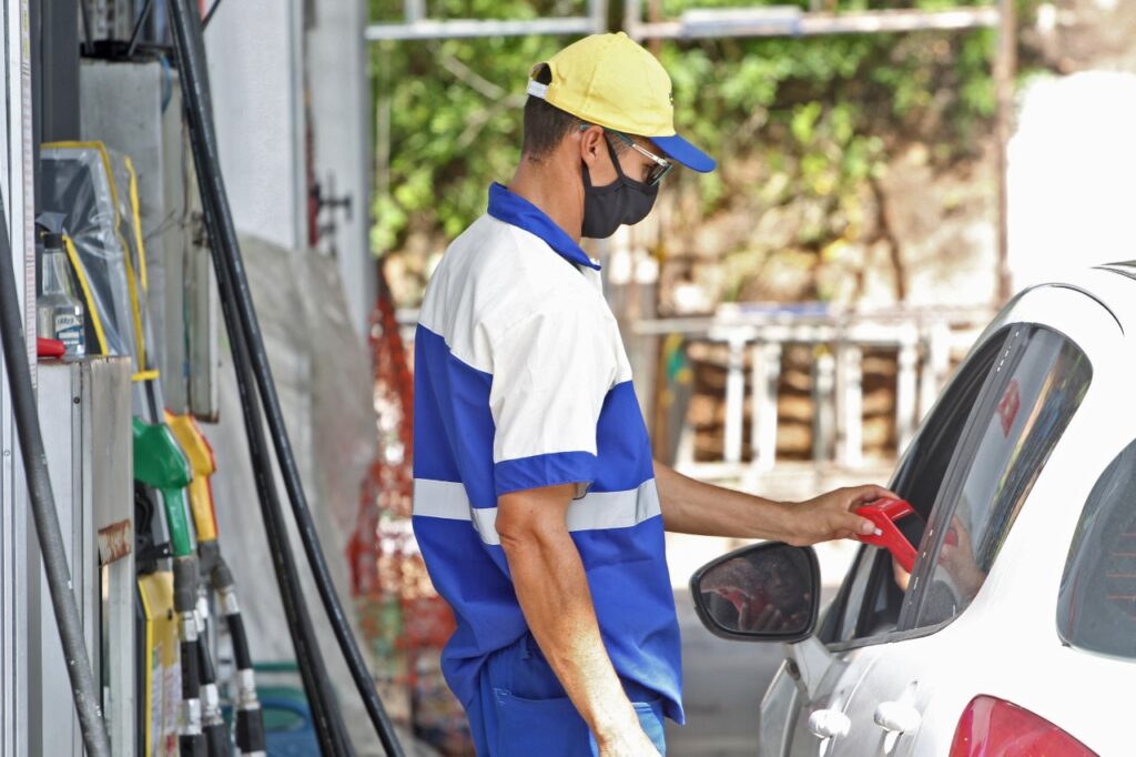 Governo da Bahia mantém mesma alíquota de cobrança de ICMS sobre preço de combustíveis há quatro anos 