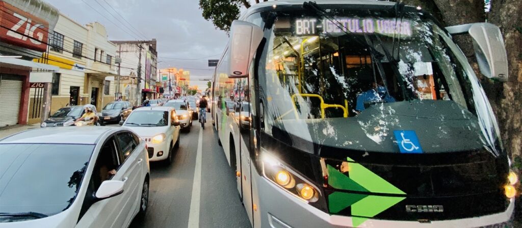 Domingo de eleição: Prefeitura anuncia passagem gratuita no Cartão Via Feira