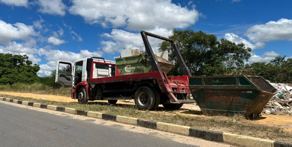 Prefeitura de Feira multa empresa flagrada em descarte irregular de entulho