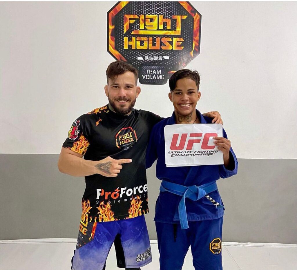 Parceira de treino de Virna Jandiroba assina com o UFC
