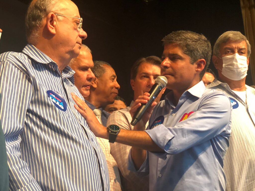 Em Feira, ACM Neto e Zé Ronaldo selam a paz e ex-prefeito vira coordenador da campanha
