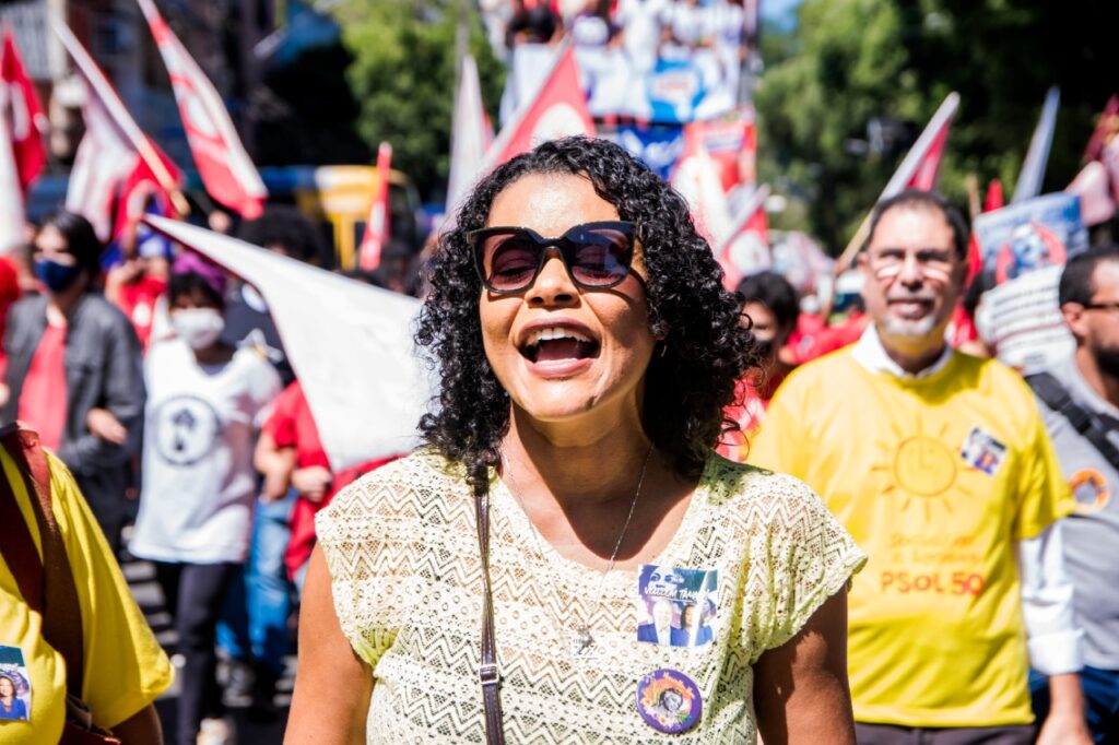 Candidata aponta disparidade em disputa ao Senado:”Campanha de milhões, candidatos de centavos”