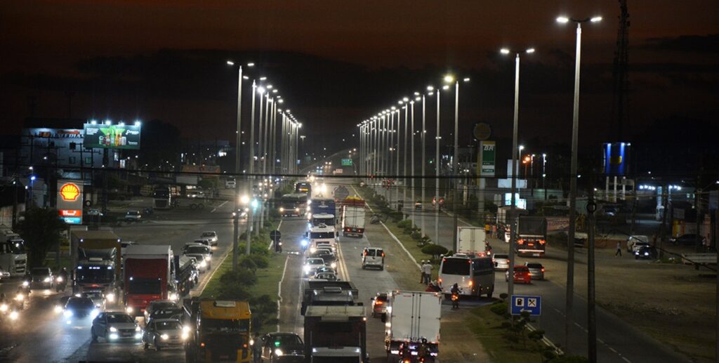 Anel de Contorno recebeu iluminação LED entre a Cidade Nova e av. Maria Quitéria