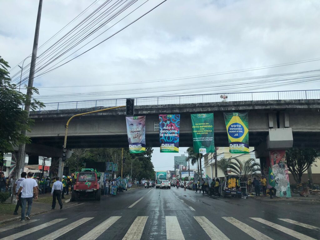 Em Feira de Santana, grupo pró-Bolsonaro pede “voto impresso” e “não a ideologia de gênero”