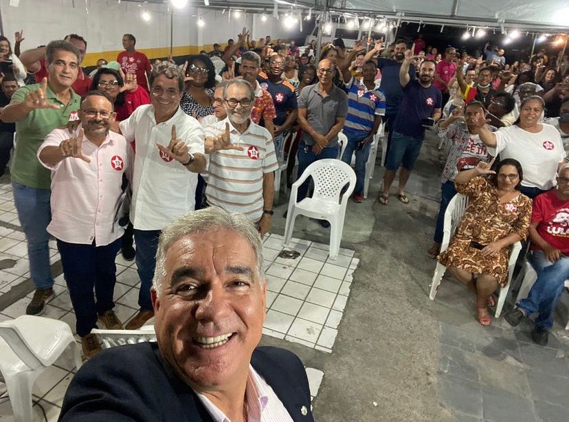 Deputados marcam presença em plenária do PT de Feira, discutindo estratégias para o segundo turno