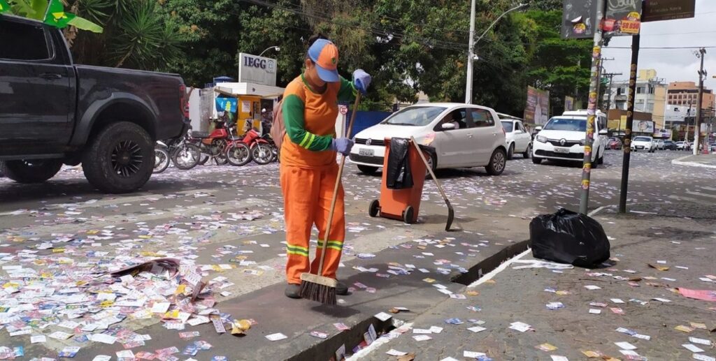 Prefeitura de Feira se antecipa e planeja limpeza das ruas durante o domingo da eleição