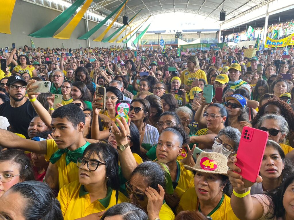 Encontro das ‘Mulheres com Bolsonaro’ reúne grande público em Feira