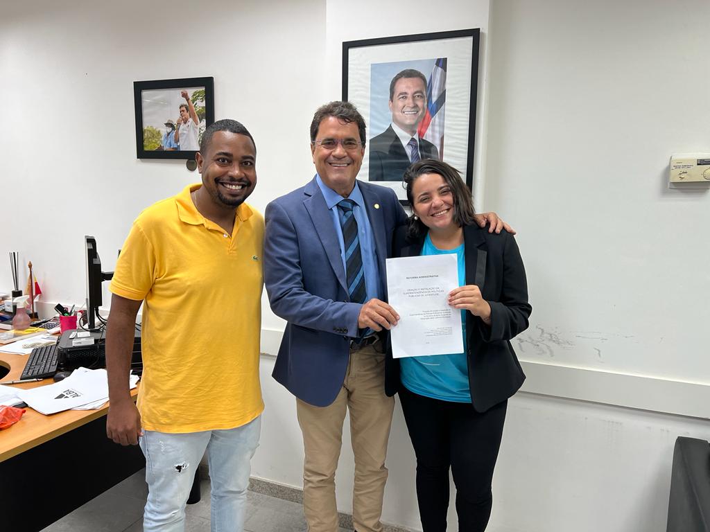 Angelo Almeida e Juventude do PSB Bahia entregam proposta de criação da Superintendência de Políticas Públicas de Juventude a Jerônimo