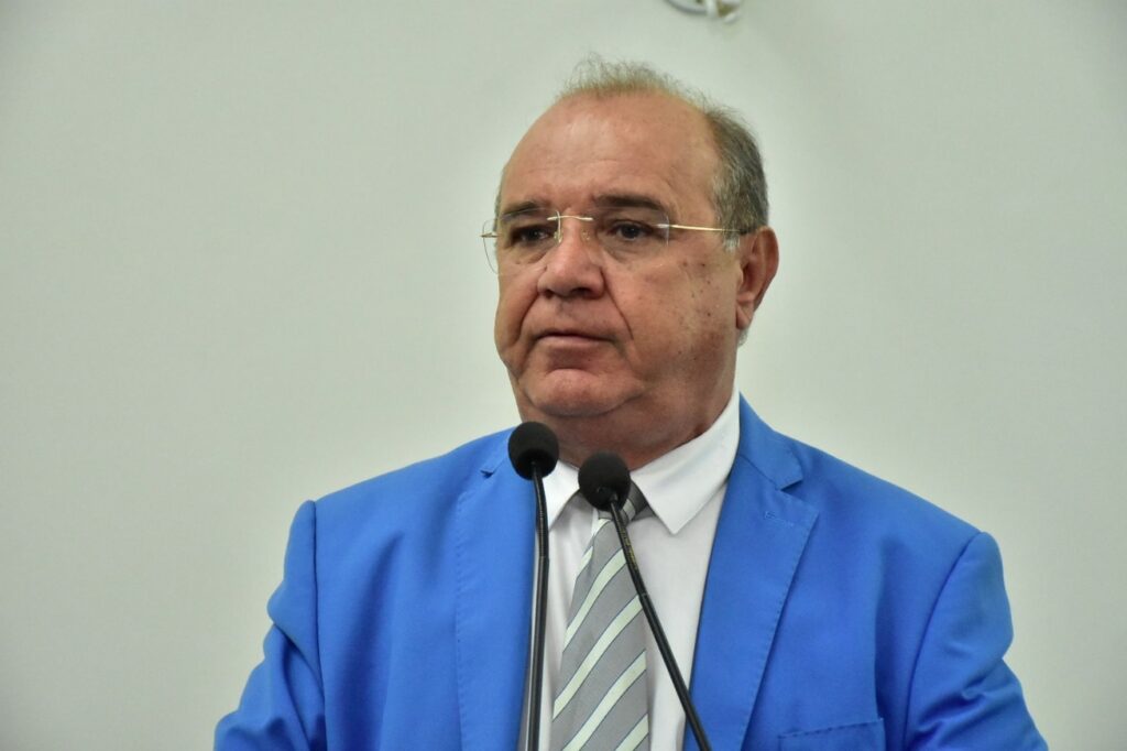 Após projeto para ampliar número de vereadores na Câmara, José Carneiro dispara: “Estamos mais sujos do que pau de galinheiro”