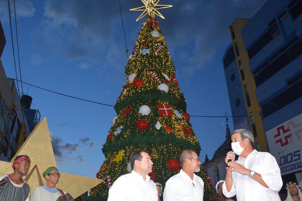 Inaugurada decoração natalina no Centro de Feira