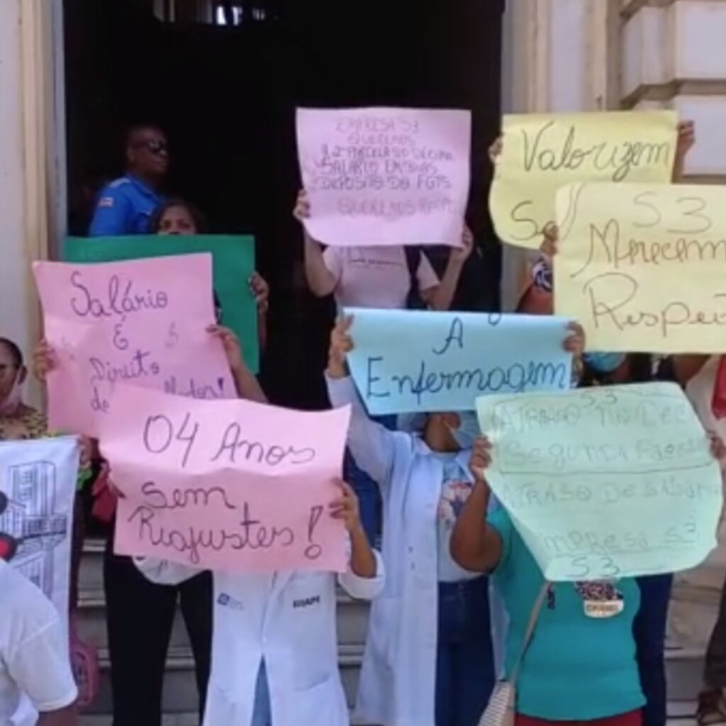 Trabalhadores da saúde fazem manifestação para cobrar pagamento de salários atrasados
