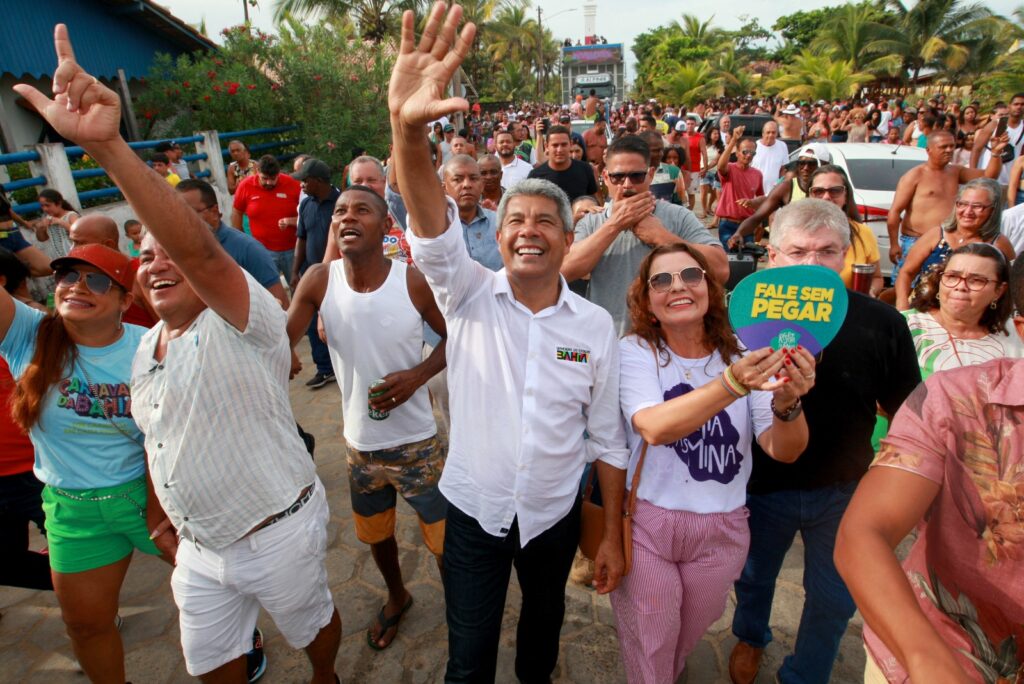 No extremo sul, Jerônimo Rodrigues visita Carnaval de Caravelas, Alcobaça e Prado