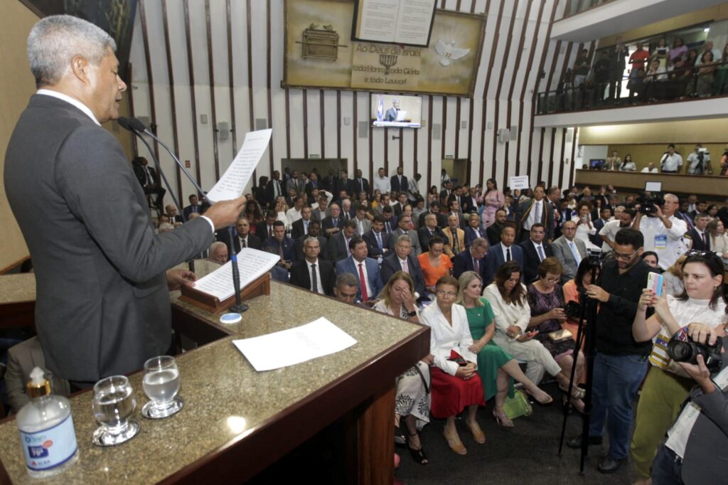 Governador leva mensagem de união para os parlamentares, em abertura dos trabalhos da Alba           