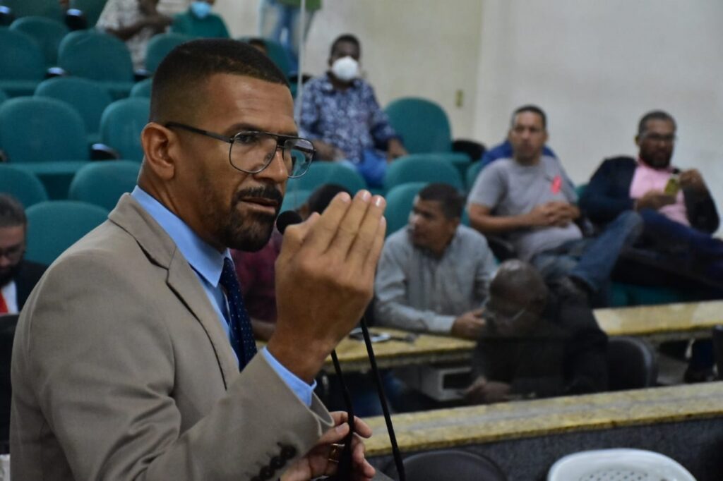 Lei criada por vereador e sancionada por Colbert cria o “Dia Municipal do Futebol” em Feira de Santana