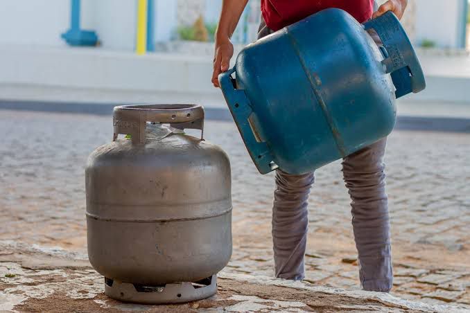 Gás de cozinha sofre novo reajuste e pode ficar até R$ 7 mais caro na Bahia