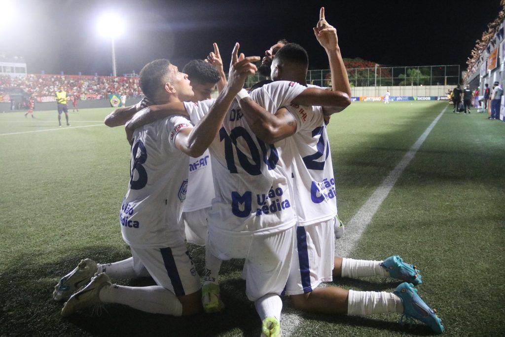 Em duelo emocionante, Bahia de Feira vence a primeira e deixa a zona de rebaixamento