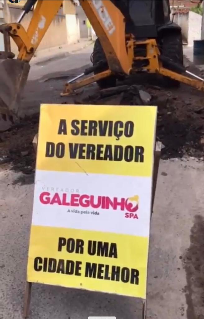 Prefeitura de Feira diz que vai acionar juridicamente vereador que usa placa de autopromoção em obras realizadas pelo município