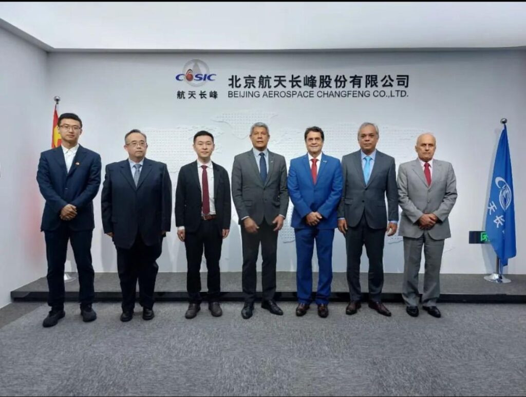 Secretário Ângelo Almeida acompanha governador, na China, visitando empresas de tecnologia: ‘Experiência extraordinária’