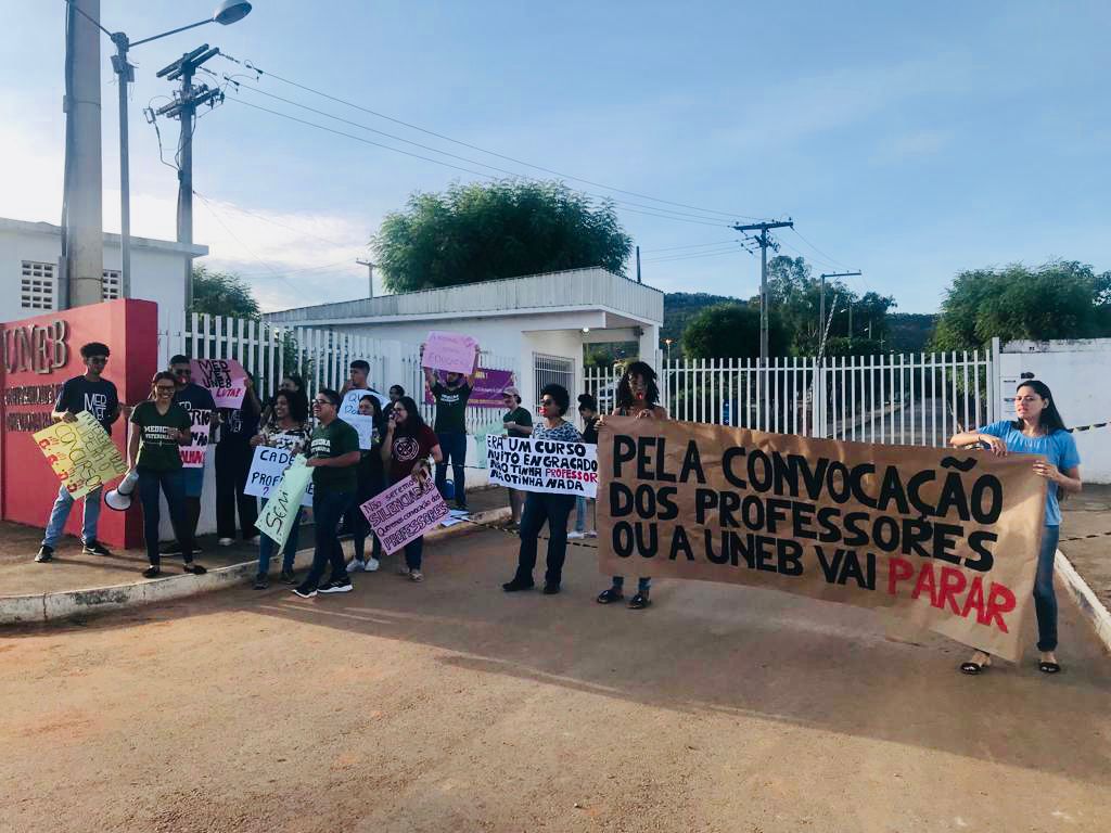 Estudantes da UNEB apelam pela celeridade na convocação de professores