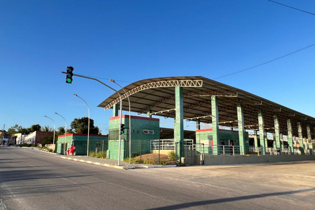 TCM mantém suspensa licitação de R$ 8 milhões para compra de equipamentos para o BRT de Feira de Santana