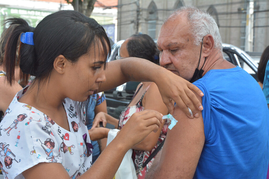 Quase 10 mil doses de vacinas foram aplicadas no Dia D de imunização em Feira