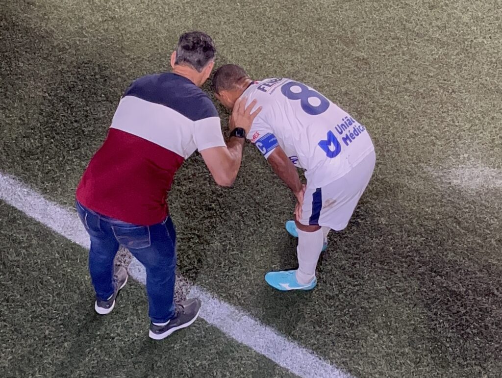 Bahia de Feira sai na frente, se retranca e fica apenas com um empate amargo contra o Retrô, na Arena Cajueiro