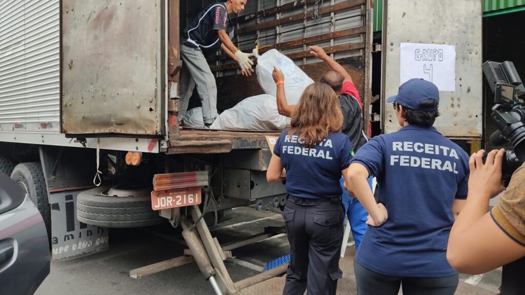 Receita Federal realiza megaoperação e apreende produtos falsificados em 200 lojas do Feiraguay