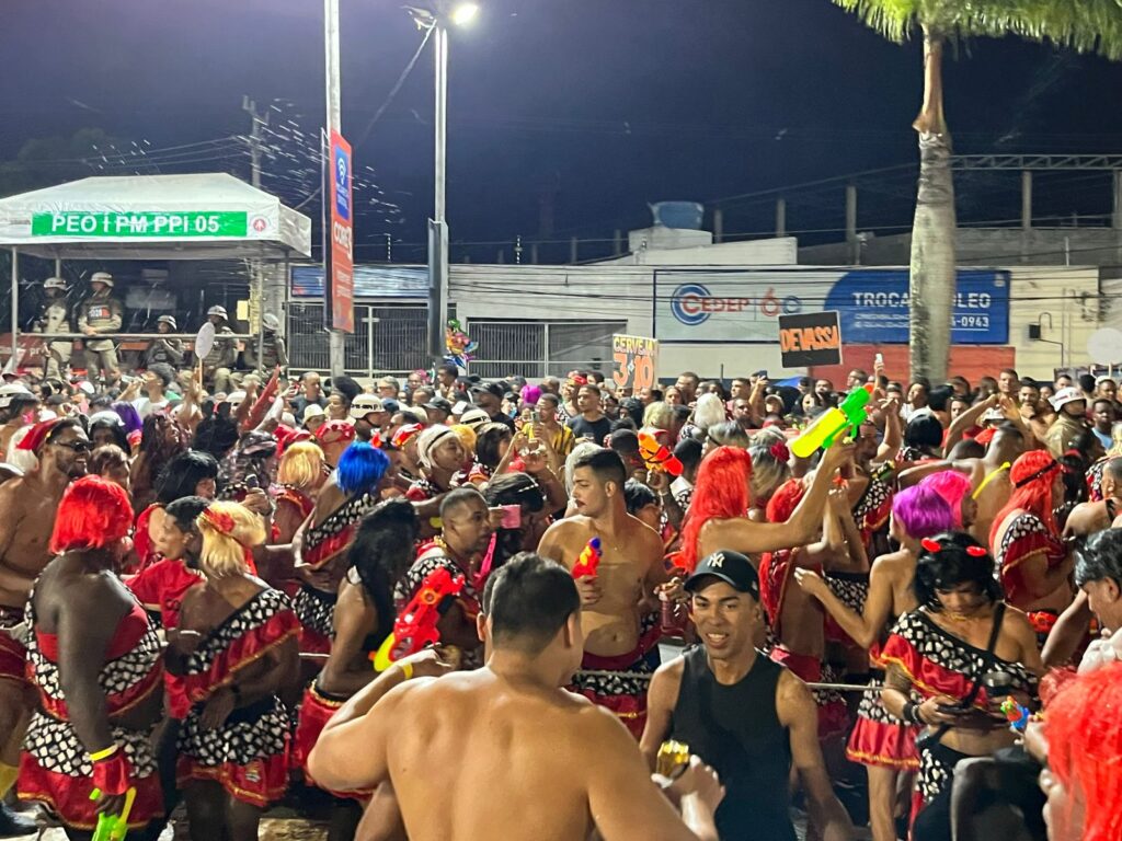 Deputados aprovam projeto que proíbe pistolas de água em festas de rua na Bahia, a exemplo da Micareta